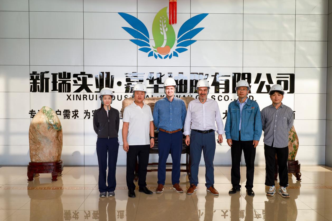 Um aperto de mão no Pacífico: parceiros chilenos visitam a fábrica vital de glúten de trigo do Guanxian Xinrui Group